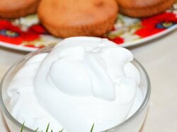 Заварная глазурь для кулича из белков и сахара