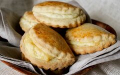 Сочник на сливочном масле с творогом в духовке