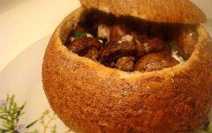 Лукошко с шампиньонами в духовке