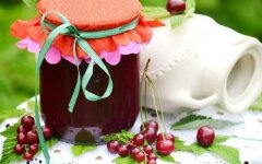 Джем-ассорти из красной смородины и вишни