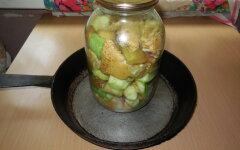 Куриное филе в банке с фруктами