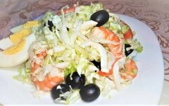 Новогодний салат с морепродуктами и маслинами без майонеза
