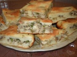 Рыбный пирог с зеленым луком на скорую руку