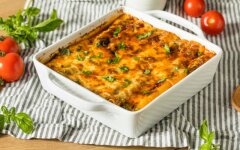 Каннеллони с говяжьем фаршем под соусом