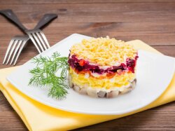 Закуска из сельди с овощами к праздничному столу