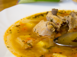 Куриный суп-харчо с хмели-сунели