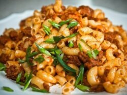 Макароны по-флотски с фаршем и чесноком
