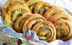 Мини-фокаччи с соусом «Сальса Верде»