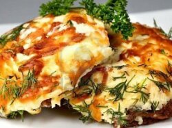 Запеченное мясо с картофелем и грибами в фольге