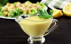 Домашний соус для салата «Цезарь» с анчоусами