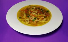 Куриный суп с домашней лапшой