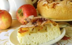 Яблочная шарлотка без яиц на кефире с манкой