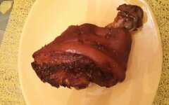 Маринованная рулька в темном пиве
