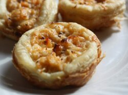 Тарталетки с курицей и грибами в микроволновке