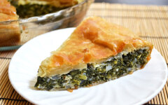 Пирог из песочного теста с творогом и щавелем
