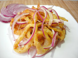 Салат из кальмаров с заправкой из цитрусовых, меда и горчицы