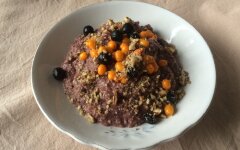 Льняная каша с клюквой и черноплодной рябиной