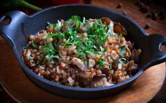 Паэлья из гречки с куриной грудкой
