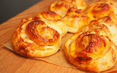 Булочки Синнабон с беконом и сыром из готового слоеного теста