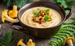 Грибной крем-суп с куриной печенью