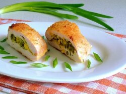 Запеченное куриное филе с зеленью и творогом