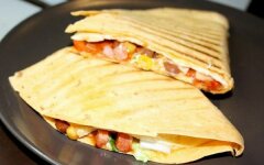 Бурито с моцареллой по-мексикански