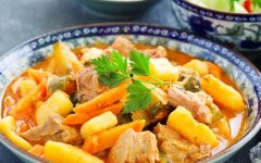 Азу из филе индейки с картошкой в духовке