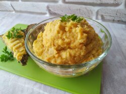 Постный паштет из фасоли с морковью и луком