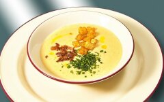 Гороховый крем-суп с чесночными крутонами