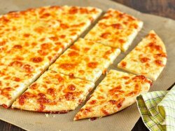 Сырная пицца с чесноком