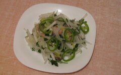 Салат из дайкона с жареной свининой