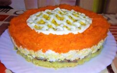 Слоеный салат Шпротка с картофелем и кукурузой