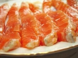 Красная рыба, маринованная с коньяком