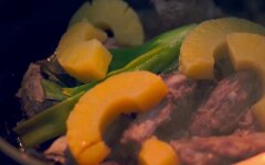Куриное филе кусочками с ананасами
