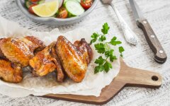 Крылышки с имбирем и чесноком в духовке