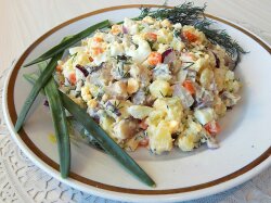 Салат из селедки с картофелем, яйцами и луком