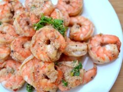 Креветки в чесночном соусе с сухим вином