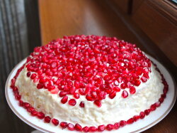 Салат Красная шапочка с гранатом и грецким орехом