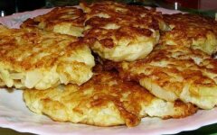 Простые оладьи из капусты на кефире