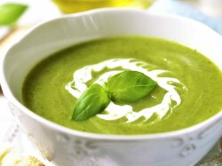 Суп из зеленого горошка с сельдереем и беконом