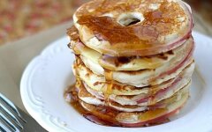 Яблочные круги в тесте с медом