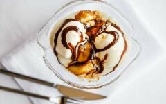 Запеченные бананы с мороженым и шоколадом