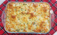 Рисовая запеканка с грудинкой и овощами