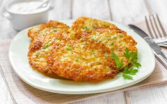 Картофельные драники с сыром на сковороде