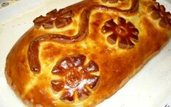 Домашняя кулебяка со сложной начинкой