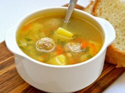 Простой суп с мясными фрикадельками