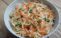 Салат из репы с морковью и зеленью