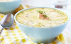 Чаудер с консервированным лососем и беконом