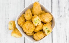 Куриные наггетсы с моцареллой в духовке