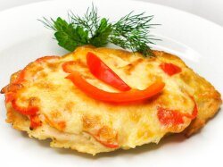 Куриное филе с помидорами и сыром по-французски